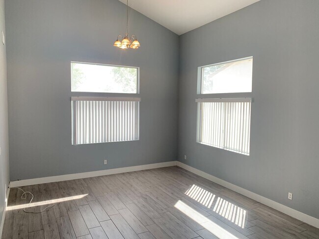 Building Photo - SPACIOUS & ELEGANT LIVING IN THIS GATED HE...