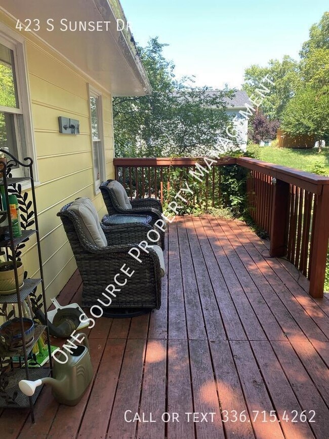 Building Photo - 423 S Sunset Dr