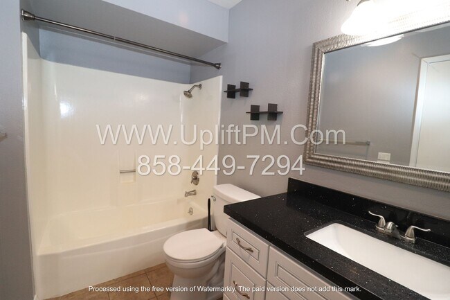 Building Photo - Large 3 Bedroom, 2 Bathroom Condo in Escondido