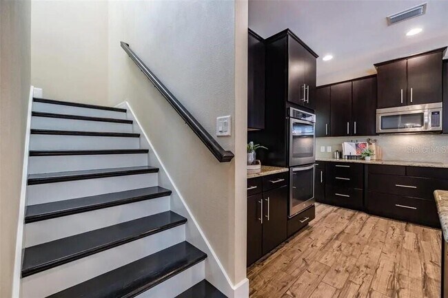 Building Photo - 27392 Cayenne Ln