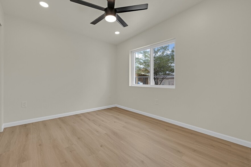 Building Photo - 207 E Valeska Rd