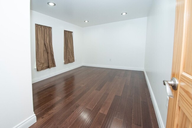 Building Photo - 1324 Zarvis Pl