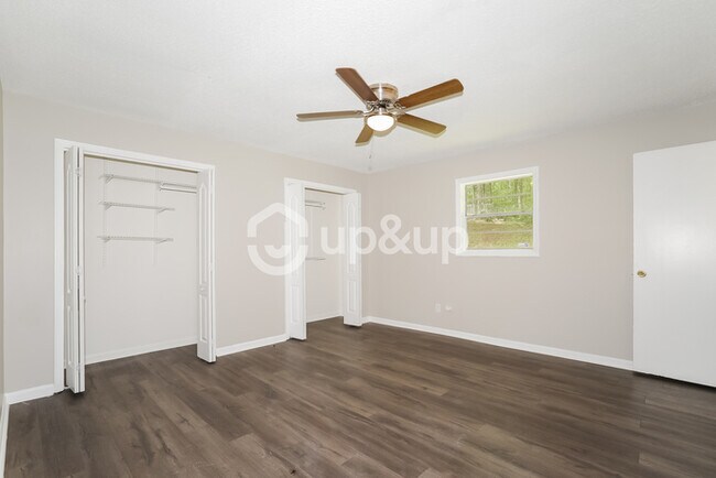 Building Photo - Fantastic 3bd/1.5ba home! Coming soon!