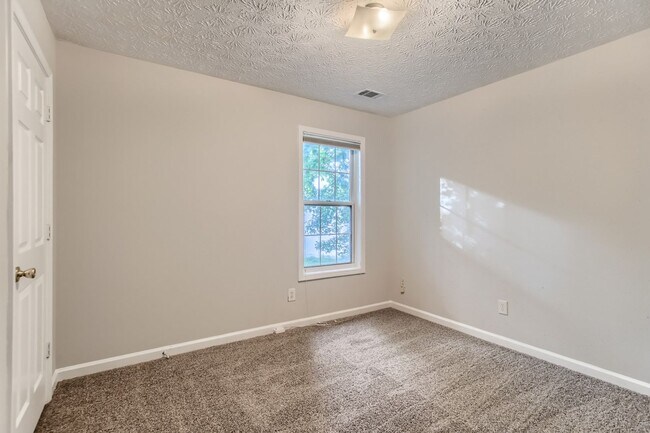 Building Photo - 5487 Walnut Ln