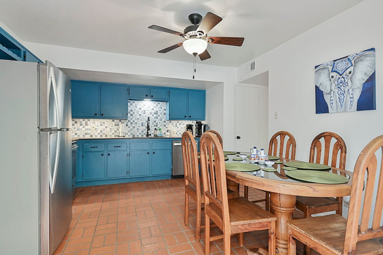 Building Photo - 941 Navidad St