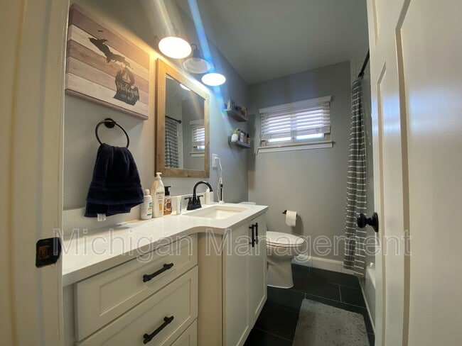 Building Photo - 14505 Shadywood Dr