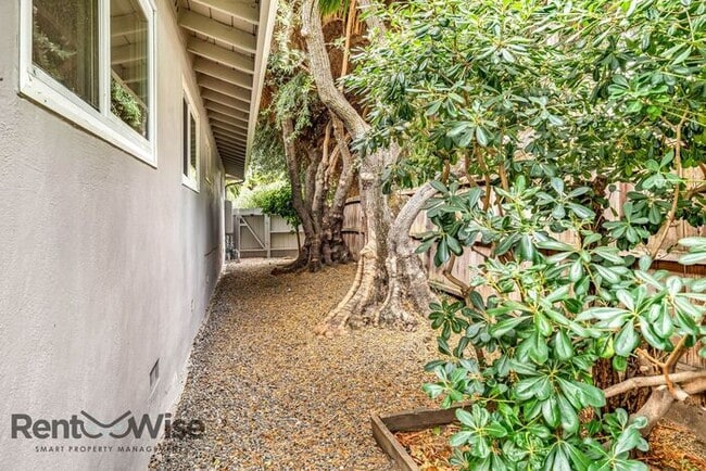 Building Photo - 2080 Helena Way