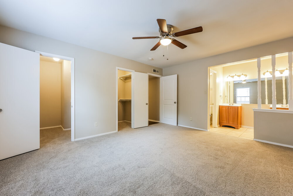 Building Photo - 1385 Southridge Dr