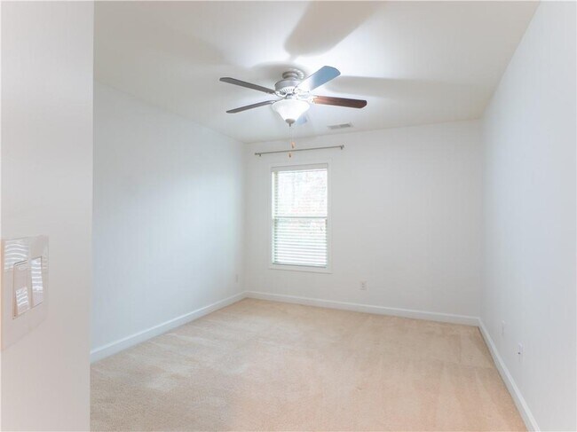 Building Photo - 4865 Alexandria Ave