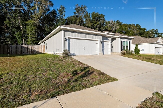 Building Photo - Charming Gold Fortified Home in Live Oak E...