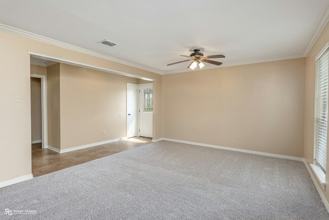 Building Photo - 10142 Carlsbad Dr