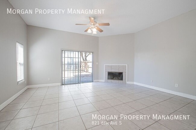 Building Photo - 821 6th Ave S