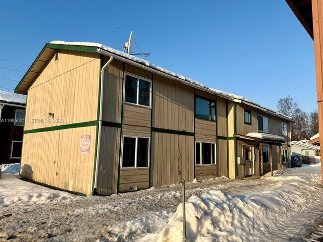 Building Photo - 423 N Lane St