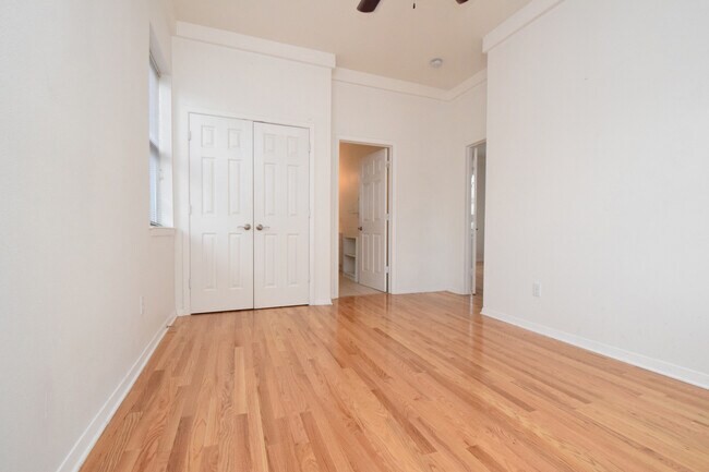 Building Photo - 2102 Greenwood Ave