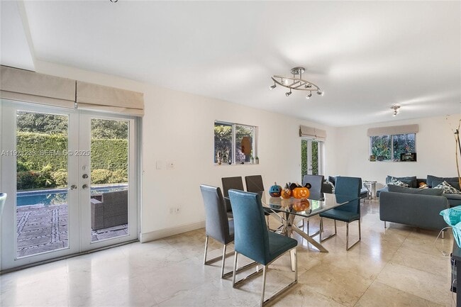 Building Photo - 10670 SW 77th Ave