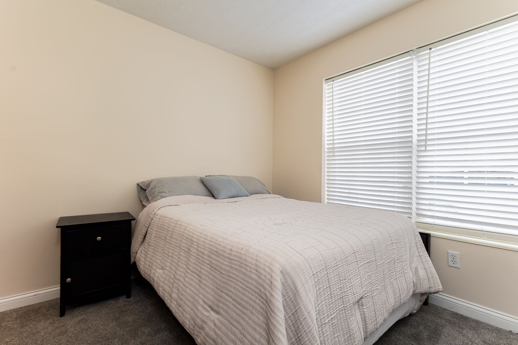 Building Photo - 433 Abbey St