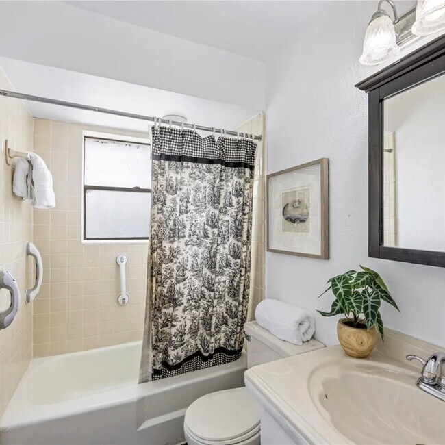 Building Photo - 3822 W Calgary Ct