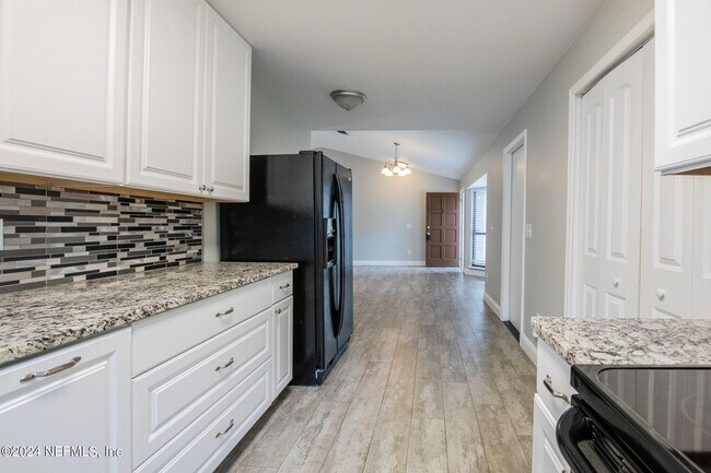 Building Photo - 11448 Sugar Maple Pl S