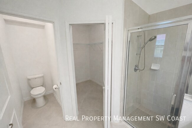 Building Photo - 2555 Vine Ave