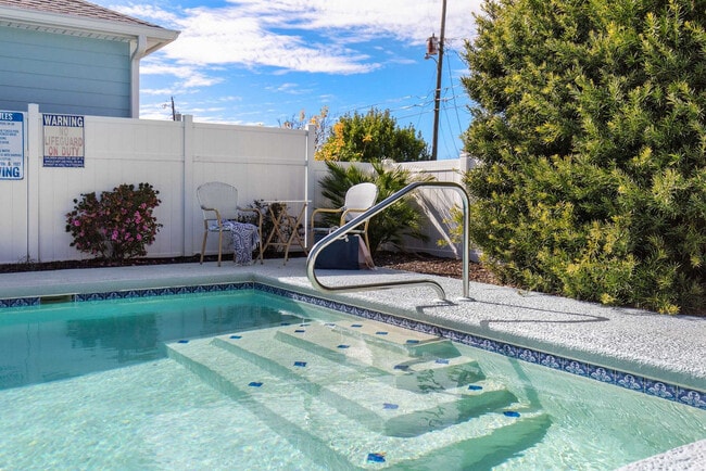 Building Photo - 217 Carol Pl