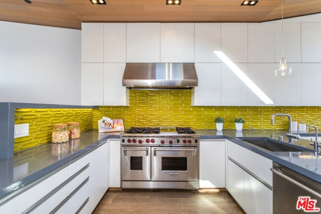 Building Photo - 4014 Colonial Ave