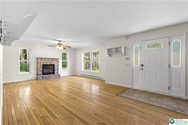 Building Photo - 1229 Fern Dr
