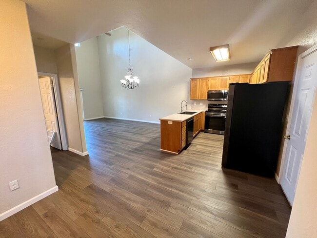 Building Photo - 2635 Parkwood Village Ln