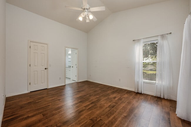 Building Photo - 39900 Bayview Dr