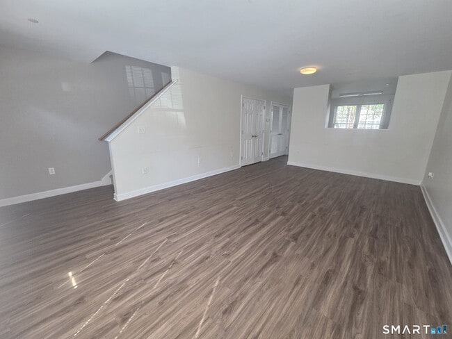 Building Photo - 14 Fairgate Dr