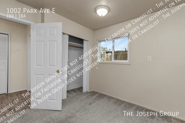 Building Photo - 1002 Park Ave E