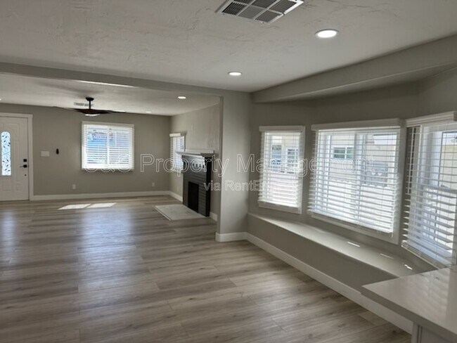 Building Photo - 1519 W 22nd Pl