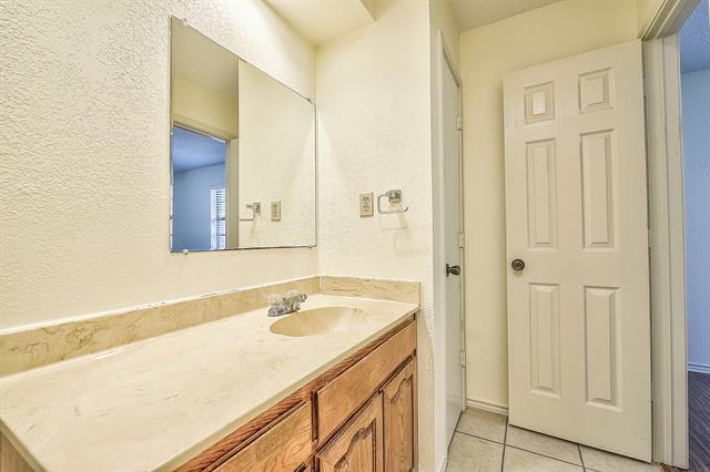 Building Photo - 720 Lakeshore Dr