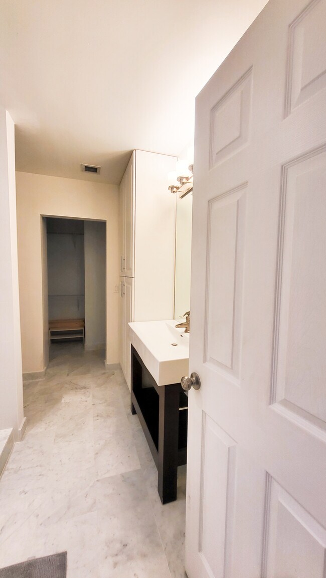 Building Photo - 4000 NW 4th Terrace