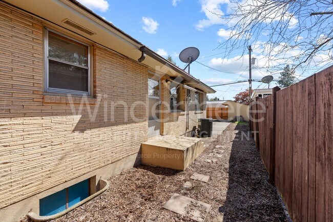 Building Photo - Charming North Spokane Home in a Prime Location