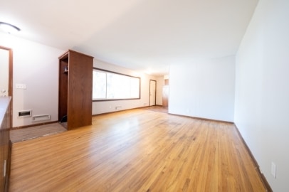 Building Photo - 842 25th Ave SE