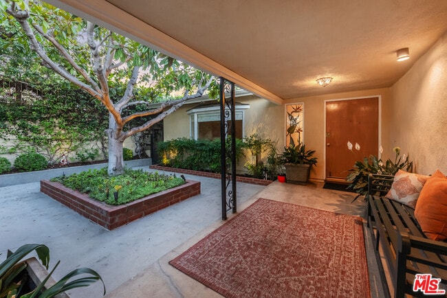 Building Photo - 4867 Finley Ave