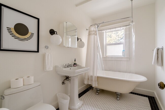 Building Photo - 4065 N Mississippi Ave