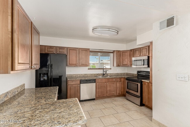 Building Photo - 3823 W Lawrence Rd