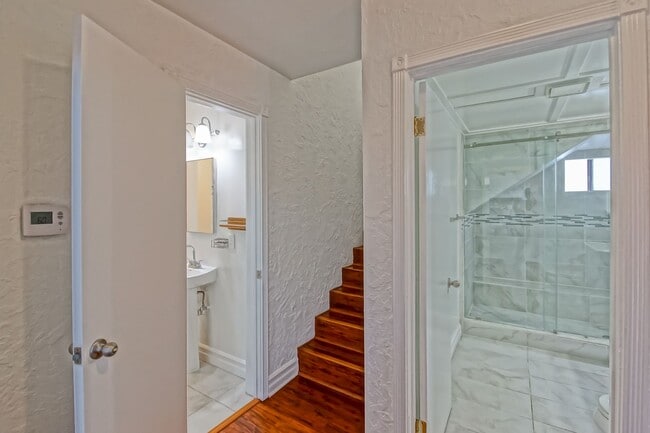 Building Photo - SPACIOUS & AIRY, GOLDEN TRIANGLE 4BR3BA HOME W/ CITY/MOUNTAIN VIEWS, OPEN & AIRY LIVING SPACE & S...