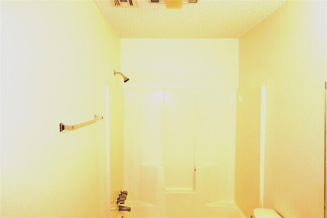 Building Photo - 316 Falcon Ct