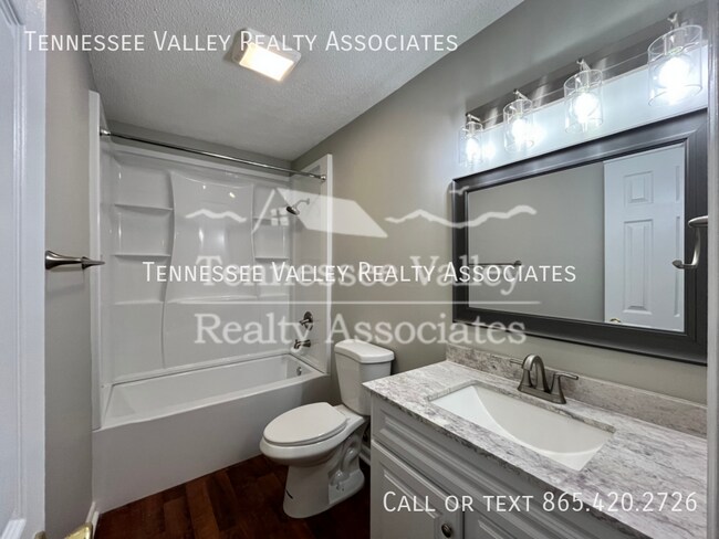 Building Photo - 900 Kirk Ave