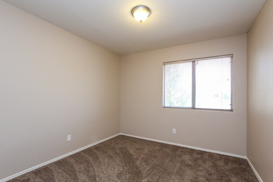 Building Photo - 1226 E Helena Dr