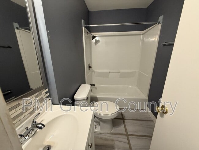 Building Photo - 4547 E Young Ct