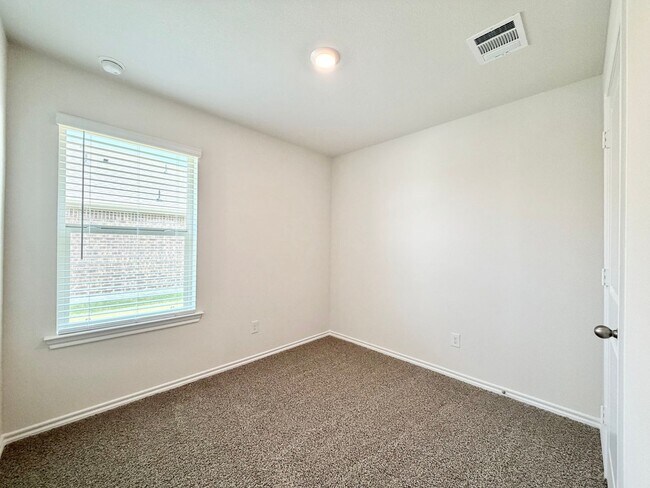 Building Photo - 1116 Riverbrook Ln