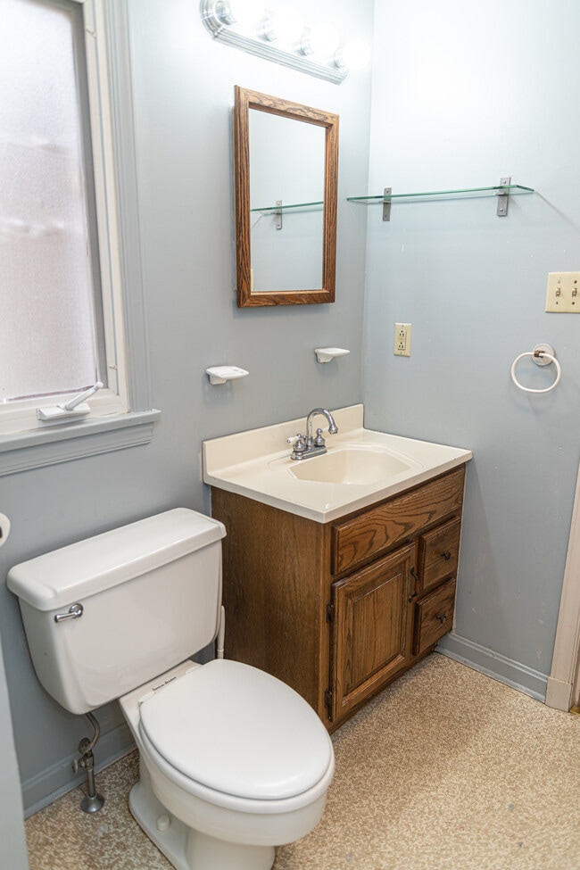 Building Photo - 116 N Union Ave