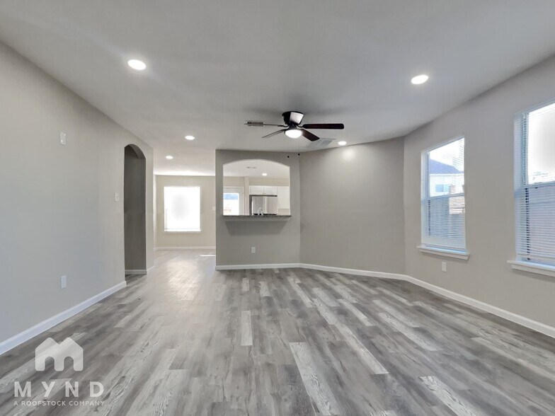 Building Photo - 6015 Barany Ct