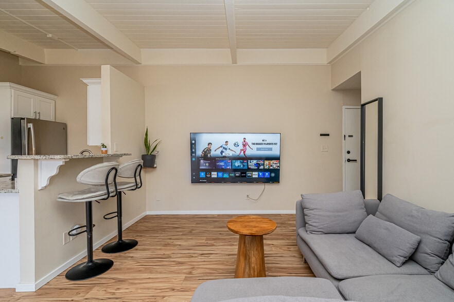 Building Photo - 4965 Americana Dr