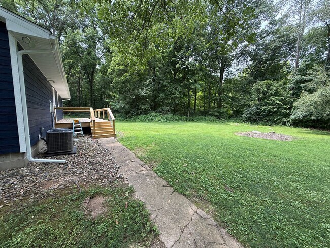 Building Photo - Beautiful 2 Bedroom in Secluded Area