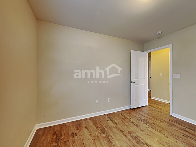 Building Photo - 32 Riverbed Dr