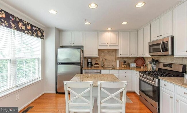 Building Photo - 423 Fort Hill Cir